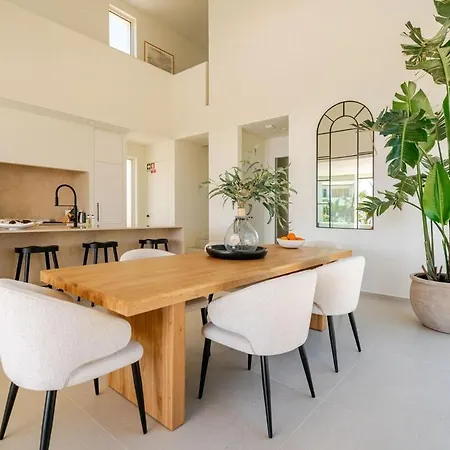 Modern Sea View Villa, Heated Pool,rooftop Jacuzzi Outdoor Kitchen 12min Faro Airport Сasa de vacaciones Santa Bárbara de Nexe