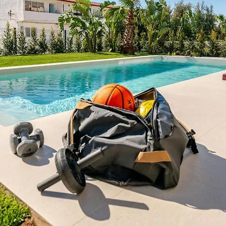 Сasa de vacaciones Modern Sea View Villa, Heated Pool,rooftop Jacuzzi Outdoor Kitchen 12min Faro Airport