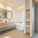 Modern Sea View Villa, Heated Pool,rooftop Jacuzzi Outdoor Kitchen 12min Faro Airport * Santa Barbara de Nexe