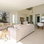 Holiday home Modern Sea View Villa, Heated Pool,rooftop Jacuzzi Outdoor Kitchen 12min Faro Airport