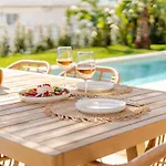 Holiday home Modern Sea View Villa, Heated Pool,rooftop Jacuzzi Outdoor Kitchen 12min Faro Airport Santa Barbara de Nexe