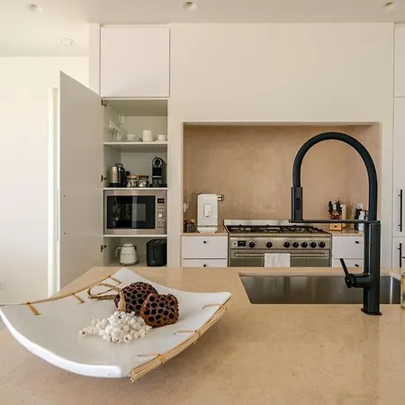 Modern Sea View Villa, Heated Pool,rooftop Jacuzzi Outdoor Kitchen 12min Faro Airport Holiday home *