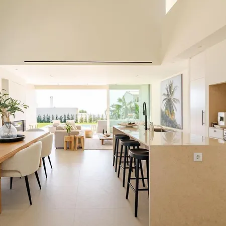 Modern Sea View Villa, Heated Pool,rooftop Jacuzzi Outdoor Kitchen 12min Faro Airport * Santa Barbara de Nexe