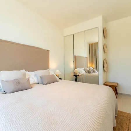 Modern Sea View Villa, Heated Pool,rooftop Jacuzzi Outdoor Kitchen 12min Faro Airport * Santa Bárbara de Nexe