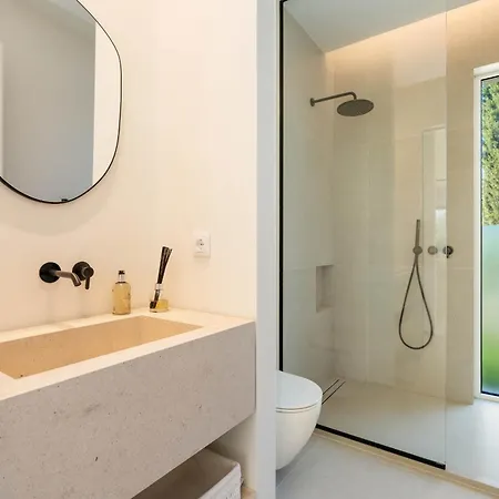 Modern Sea View Villa, Heated Pool,rooftop Jacuzzi Outdoor Kitchen 12min Faro Airport Vakantiehuis *